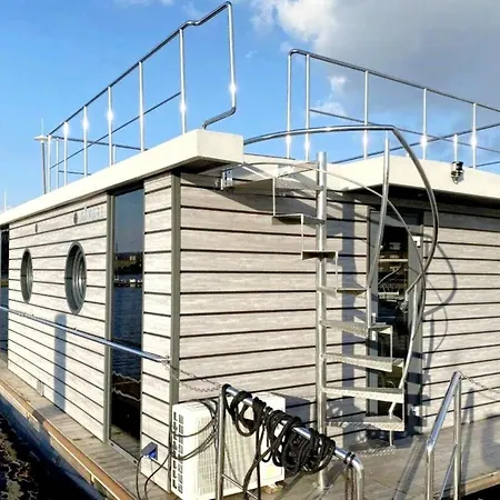Hausboot Luv Botel