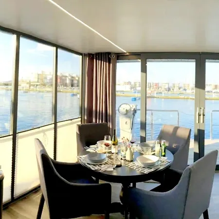Botel Hausboot Luv Flensburg